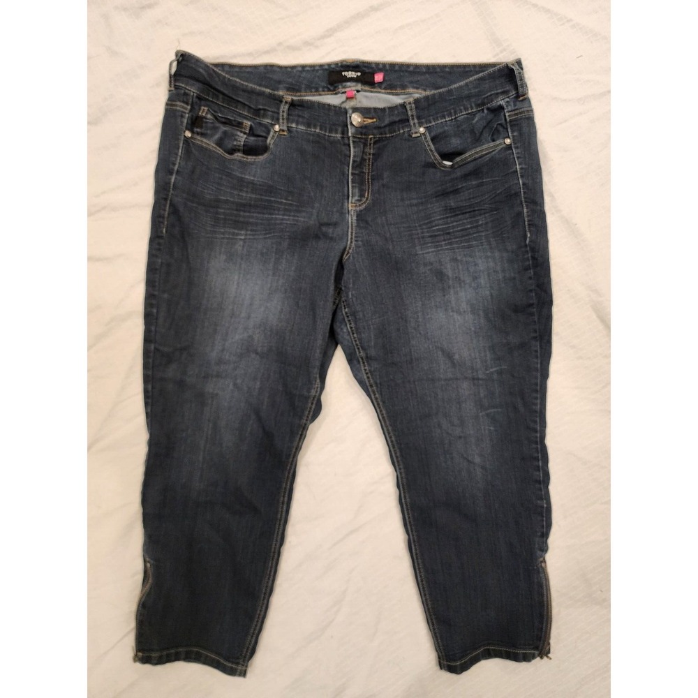 Torrid stretch cropped jeans : darker wash, ankle zippers, flattering Women's 24